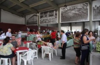 Feira Noturna receberá Papai Noel nesta quinta