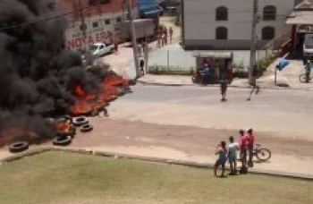 Moradores fazem protestos