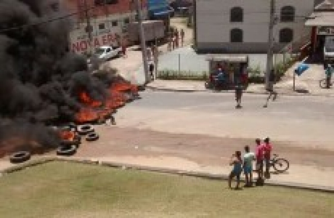 Moradores fazem protestos