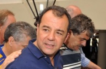 Sérgio Cabral chega no presídio de Bangu 8