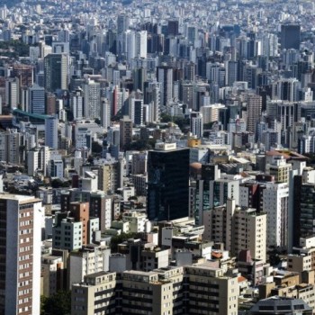 Com mais de 80% dos leitos de UTI ocupados, BH volta a fechar comércio