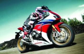 Honda lança CBR1000RR 2015 edição especial