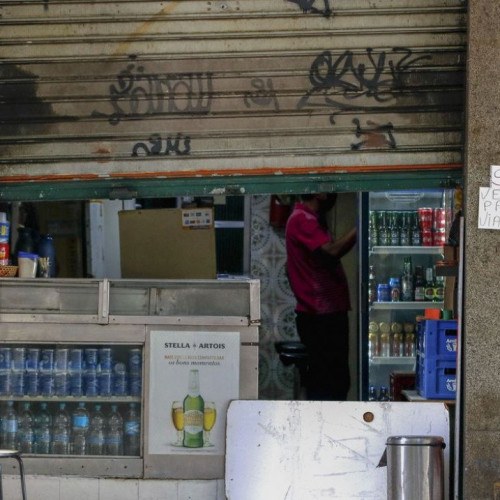 Na primeira noite de restrições no Rio, bares insistem em abrir