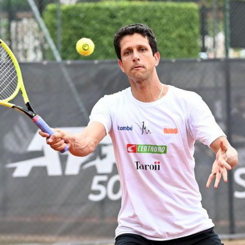 Depois de 8 anos, Marcelo Melo disputa uma partida de simples