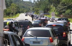 Tráfego já é intenso na Mogi-Bertioga