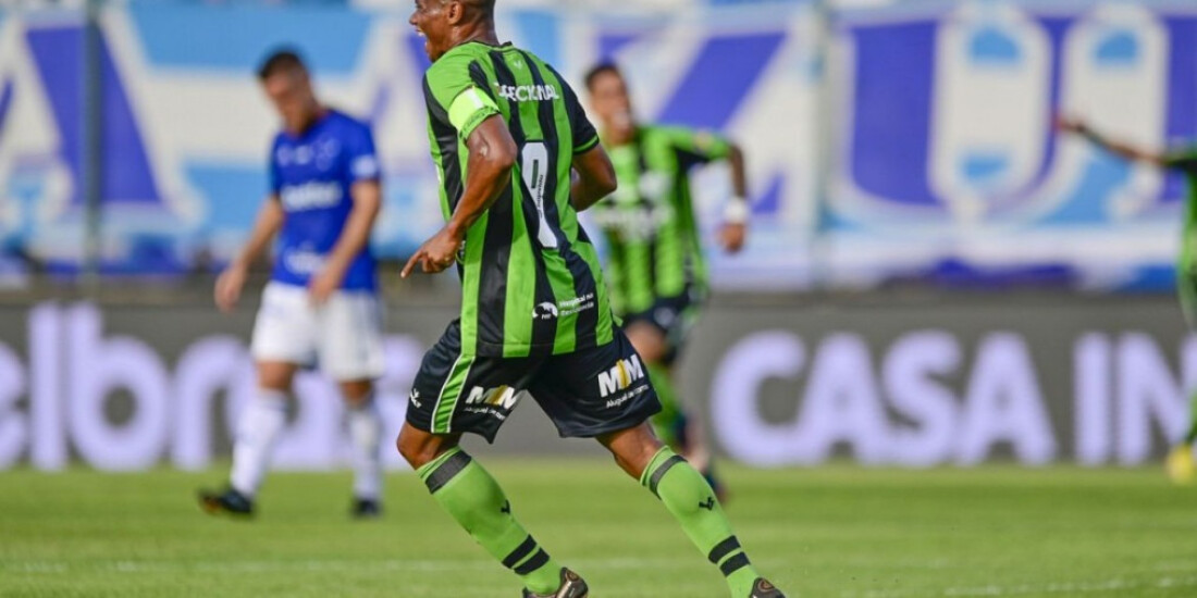 América-MG vence Cruzeiro e fica muito perto da final do Mineiro