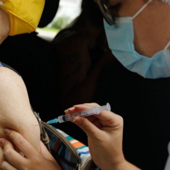 Saúde assina intenção de compra de vacinas da Pfizer e da Janssen