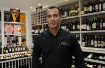 Dólar altera os hábitos de setores do comércio