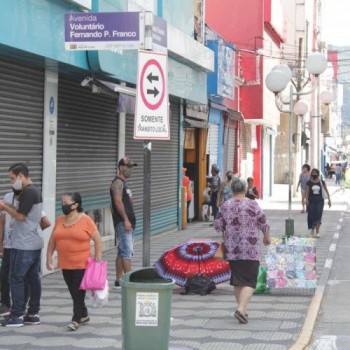 Comerciantes são pegos de surpresa no 1º dia
