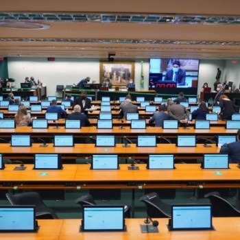 Conselho de Ética notifica deputados Daniel Silveira e Flordelis