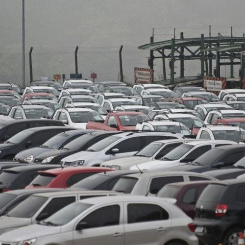 Emplacamento de automóveis e de veículos leves tem queda de 17,85%