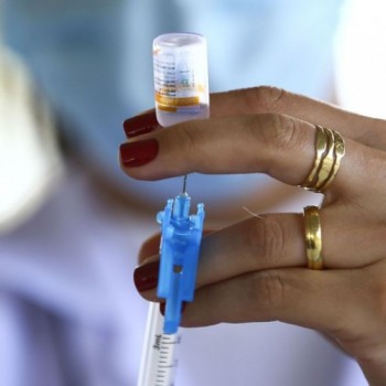 Covid-19: Câmara aprova projeto para compra de vacinas por estados