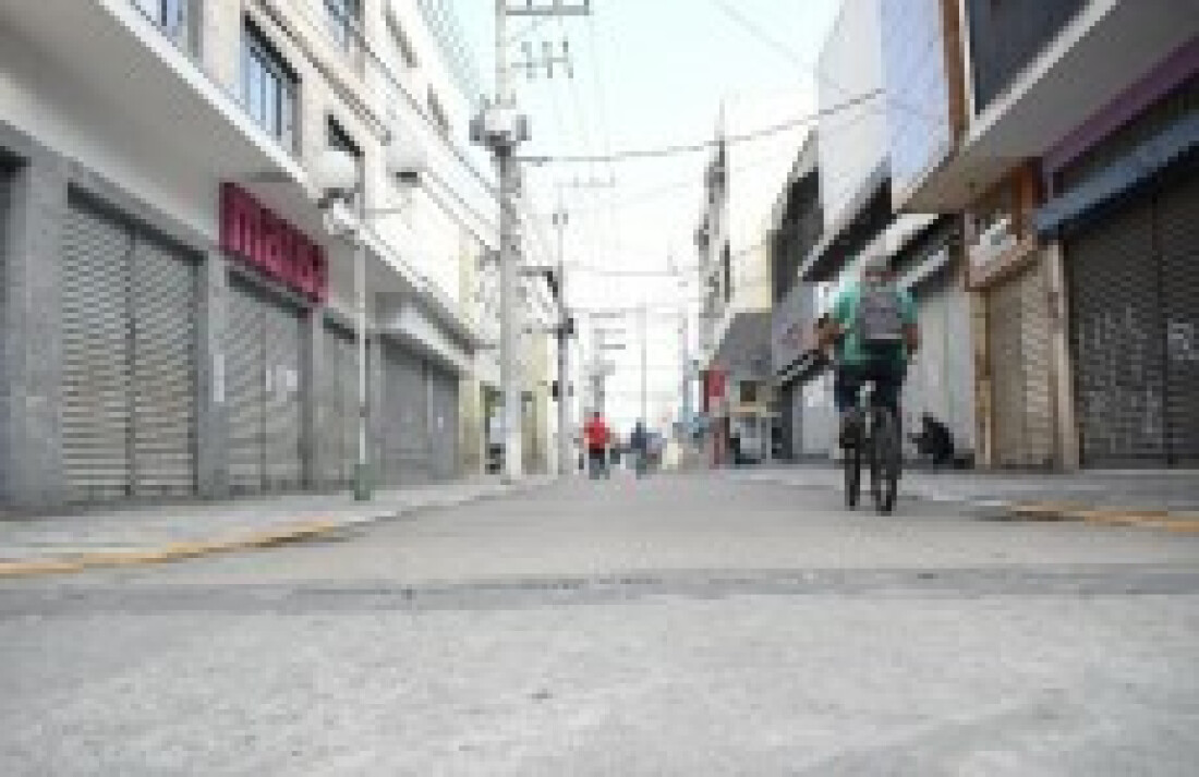 Com 100% de leitos ocupados, prefeito decreta fase vermelha