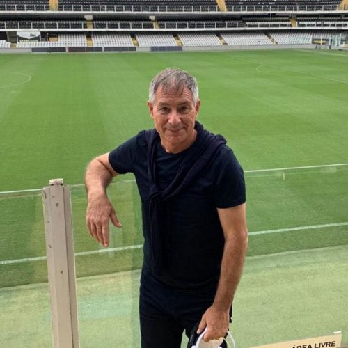 Santos apresenta oficialmente o técnico argentino Ariel Holan