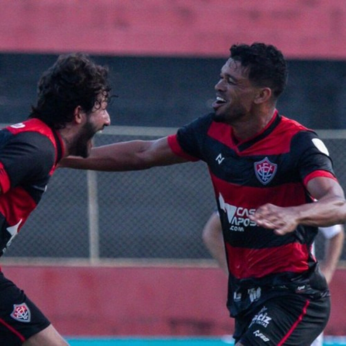 Vitória derrota Santa Cruz na abertura da Copa do Nordeste