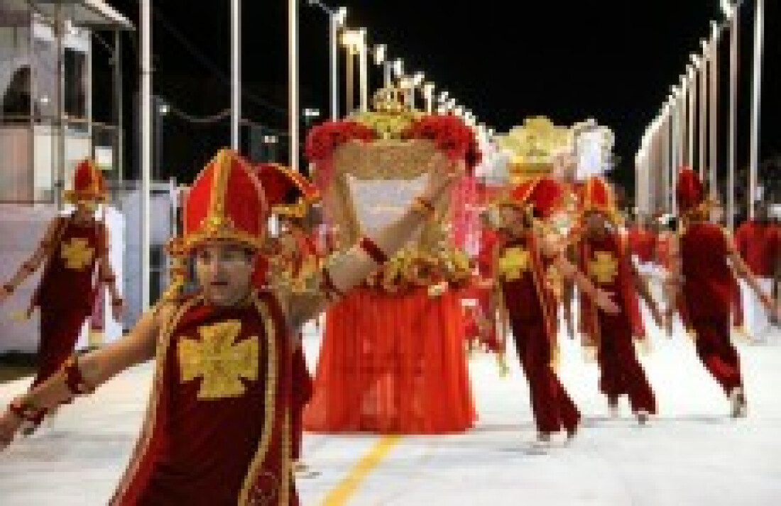 Escolas de samba planejam um desfile por conta própria