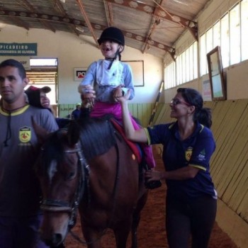 Caminhos da Reportagem apresenta hoje os benefícios da equoterapia