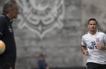 Titular, Luciano festeja 1° gol em clássicos