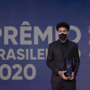 Craque e revelação, Claudinho protagoniza premiação do Brasileiro