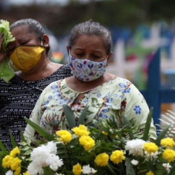 Brasil tem recorde de mortes por covid-19 pelo terceiro dia seguido