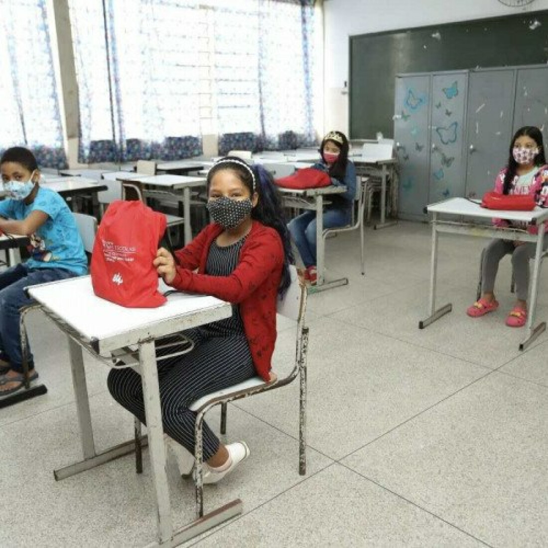 Estudantes de Itaquá recebem kit educação