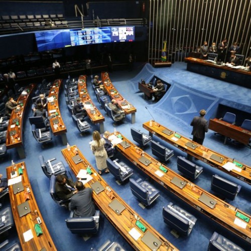 Senadores ganham tempo para discutir relatório da PEC emergencial