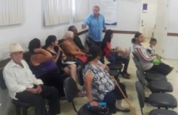 Prefeito visita bairros e conversa com população