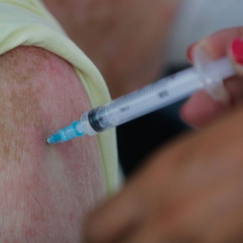 Rio espera novas doses para anunciar calendário de vacinação de março