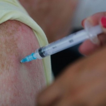 Rio espera novas doses para anunciar calendário de vacinação de março