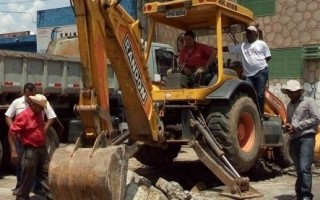 Prefeitura de Itaquaquecetuba substitui grades em valeta: