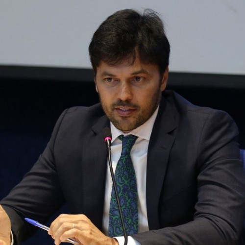 Covid-19: Governo confirma insumos para produção de 12 milhões