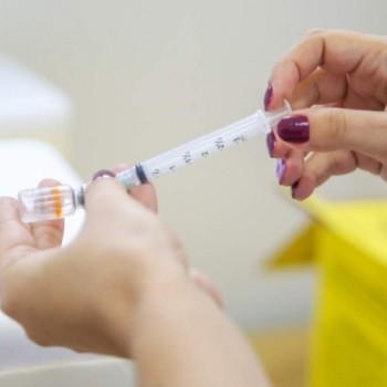 Novo lote da AstraZeneca para idosos chega hoje ao Alto Tietê