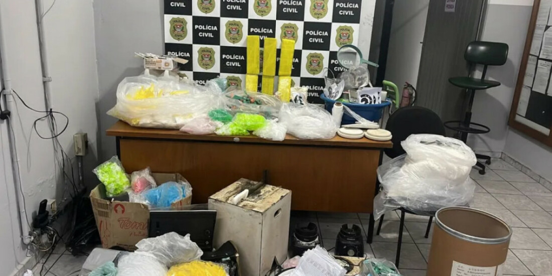 Polícia apreende 50kg de drogas em residência