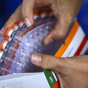 Começa distribuição de 3,2 milhões de doses da vacina contra covid-19