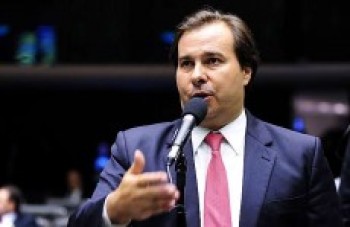 Maia defende CPI da Covid e não impeachment