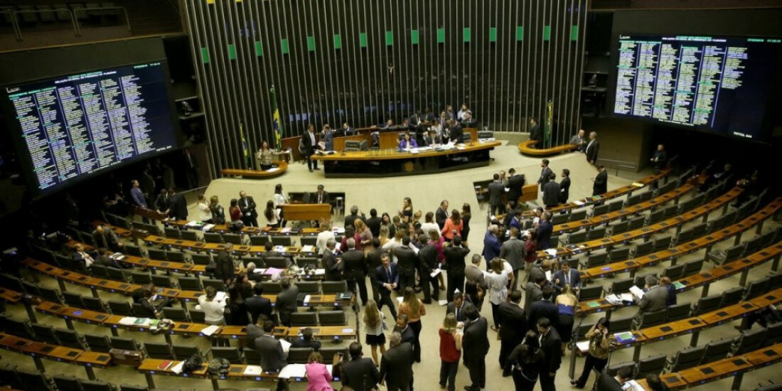 Estudo mostra como as parlamentares são ofendidas nas redes sociais