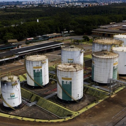 Conselho da Petrobras convoca assembleia para substituir de presidente