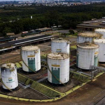 Conselho da Petrobras convoca assembleia para substituir de presidente