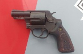 Homem é flagrado com arma no Miguel Badra