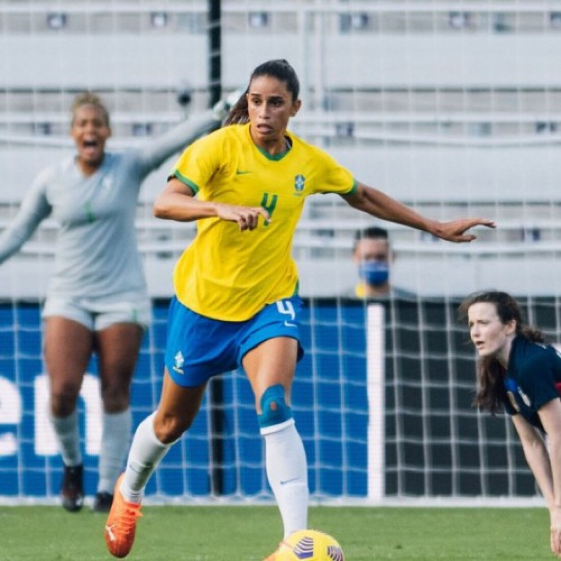 Em alta na seleção feminina, Rafaelle vê derrota injusta para EUA
