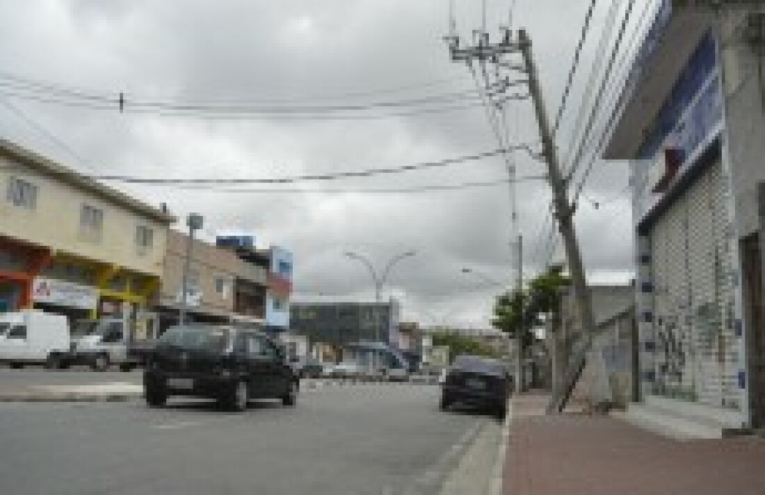 Poste pode cair a qualquer momento