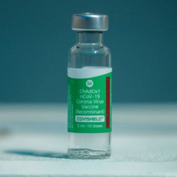 Voo com 2 milhões de doses de vacinas decola da Índia