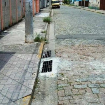 Drenagem passa por manutenção
