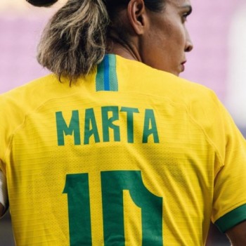 Marta destaca renovação na seleção feminina e avanço na modalidade