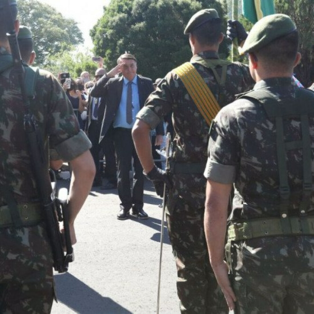 Em discurso, Bolsonaro cita possibilidade de novas trocas de comando