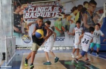 Clínica de Basquete inaugura com 300 crianças inscritas