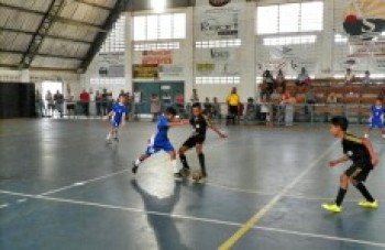 Vila Santista faz seletivas para torneios de futsal
