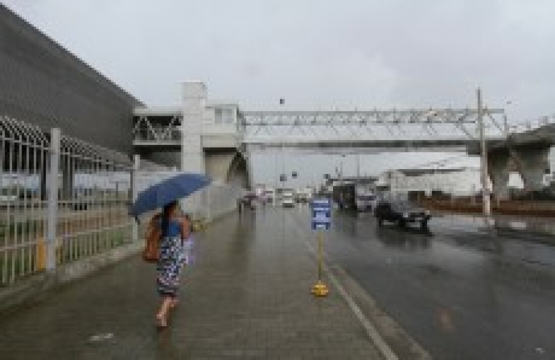 Passarela é instalada no lado sul de nova estação de Suzano