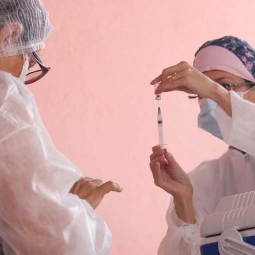 Segunda dose é aplicada em 319 pessoas de Suzano