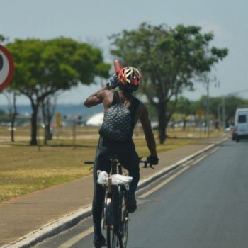 Bolsonaro anuncia redução no imposto de importação de bicicletas